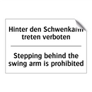 Hinter den Schwenkarm treten verboten/.../ - Stepping behind the swing arm /.../