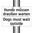 Hunde müssen draußen warten - Dogs must wait outside