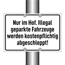 Nur im Hof. Illegal geparkte Fahrzeuge werden kostenpflichtig abgeschleppt!