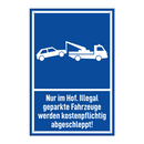 Nur im Hof. Illegal geparkte Fahrzeuge werden kostenpflichtig abgeschleppt!