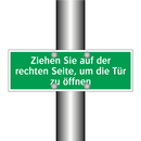 Ziehen Sie auf der rechten Seite, um die Tür zu öffnen