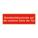 Brandmeldezentrale auf der anderen Seite der Tür