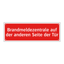 Brandmeldezentrale auf der anderen Seite der Tür