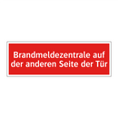 Brandmeldezentrale auf der anderen Seite der Tür