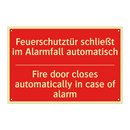 Feuerschutztür schließt im Alarmfall /.../ - Fire door closes automatically /.../