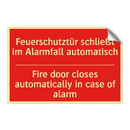 Feuerschutztür schließt im Alarmfall /.../ - Fire door closes automatically /.../