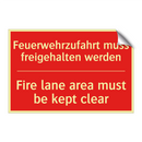 Feuerwehrzufahrt muss freigehalten /.../ - Fire lane area must be kept clear/.../