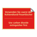 Verwenden Sie zuerst den Kohlendioxid-Feuerlöscher/.../ - Use carbon dioxide extinguisher /.../