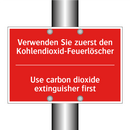 Verwenden Sie zuerst den Kohlendioxid-Feuerlöscher/.../ - Use carbon dioxide extinguisher /.../