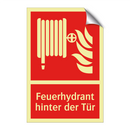 Feuerhydrant hinter der Tür