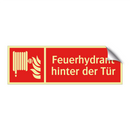 Feuerhydrant hinter der Tür