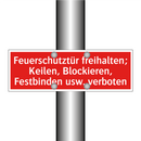 Feuerschutztür freihalten; Keilen, Blockieren, Festbinden usw. verboten