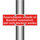 Feuerschutztür schließt im Brandfall automatisch, darf nicht blockiert werden