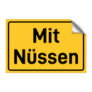 Mit Nüssen