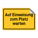 Auf Einweisung zum Platz warten & Auf Einweisung zum Platz warten & Auf Einweisung zum Platz warten