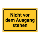 Nicht vor dem Ausgang stehen