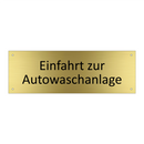 Einfahrt zur Autowaschanlage