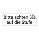 Bitte achten Sie auf die Stufe