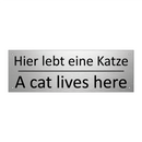 Hier lebt eine Katze - A cat lives here