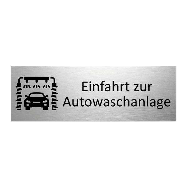 Einfahrt zur Autowaschanlage
