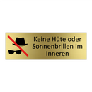 Keine Hüte oder Sonnenbrillen im Inneren