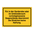 Für in der Garderobe oder im Umkleideraum zurückgelassene Gegenstände übernimmt die Direktion keine Haftung.