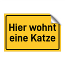 Hier wohnt eine Katze