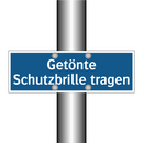Getönte Schutzbrille tragen