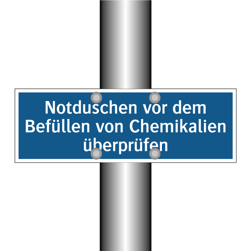 Notduschen vor dem Befüllen von Chemikalien überprüfen