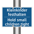 Kleinkinder festhalten - Hold small children tight