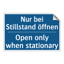 Nur bei Stillstand öffnen - Open only when stationary