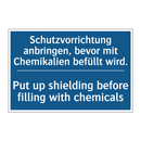 Schutzvorrichtung anbringen, bevor /.../ - Put up shielding before filling /.../