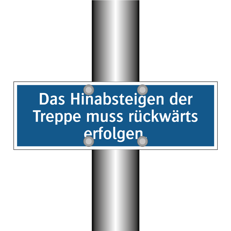 Das Hinabsteigen der Treppe muss rückwärts erfolgen.