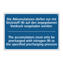 Die Akkumulatoren dürfen nur mit /.../ - The accumulators must only be /.../