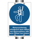 Absturzsicherung erforderlich beim Abbau von Absturzgittern oder beim Öffnen von Gittern.