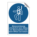 Absturzsicherung erforderlich beim Abbau von Absturzgittern oder beim Öffnen von Gittern.
