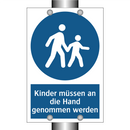 Kinder müssen an die Hand genommen werden