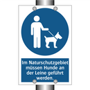 Im Naturschutzgebiet müssen Hunde an der Leine geführt werden.