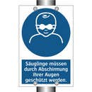 Säuglinge müssen durch Abschirmung ihrer Augen geschützt werden.