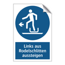 Links aus Rodelschlitten aussteigen