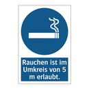 Rauchen ist im Umkreis von 5 m erlaubt.