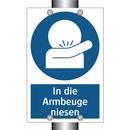 In die Armbeuge niesen