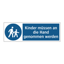 Kinder müssen an die Hand genommen werden