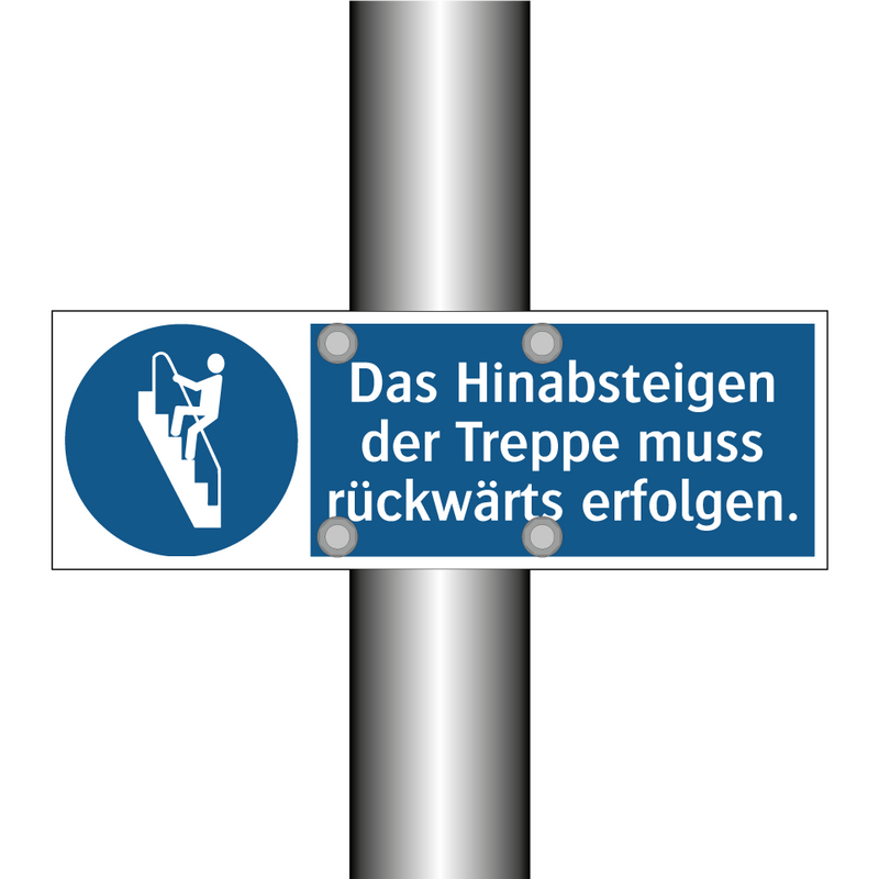 Das Hinabsteigen der Treppe muss rückwärts erfolgen.