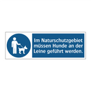 Im Naturschutzgebiet müssen Hunde an der Leine geführt werden.