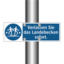 Verlassen Sie das Landebecken sofort.