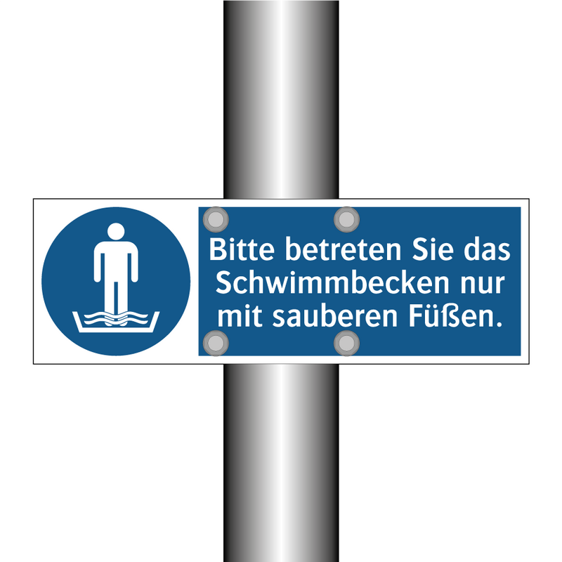 Bitte betreten Sie das Schwimmbecken nur mit sauberen Füßen.