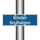 Kinder festhalten
