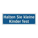 Halten Sie kleine Kinder fest