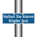 Halten Sie kleine Kinder fest